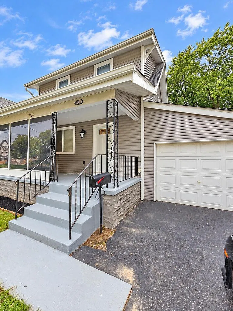 3 bed, 1482 sqft, $1,895 — Photo 1
