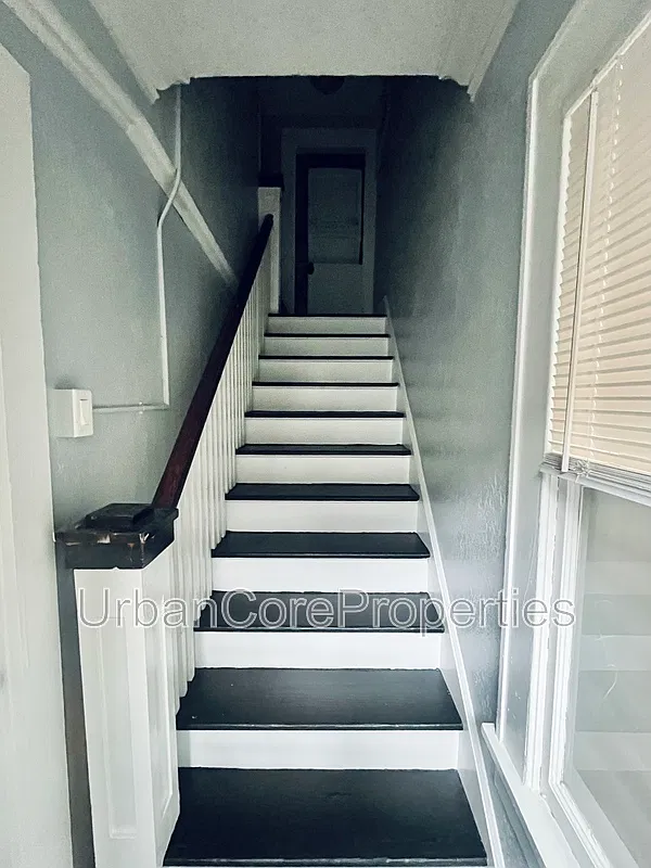 610 5th Ave N — Photo 2