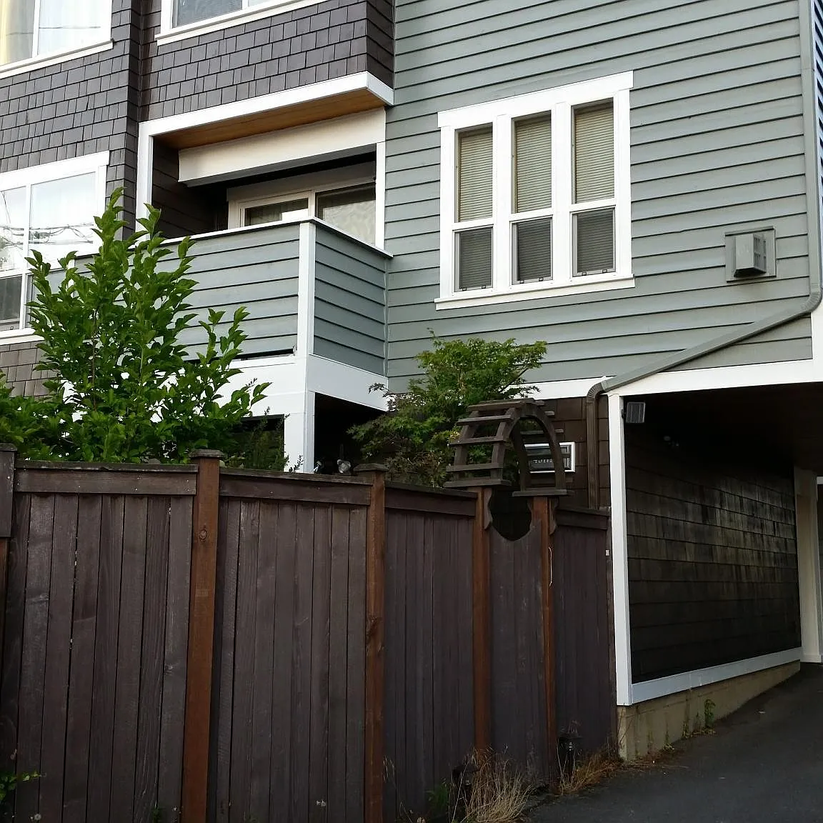 4517A 8th Ave NE — Photo 2