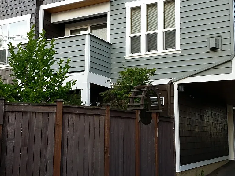 4517A 8th Ave NE #A — Photo 2