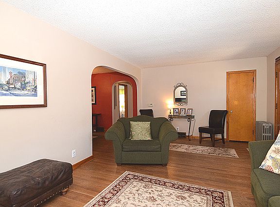 4th image of 320 S Gladstone Ave
