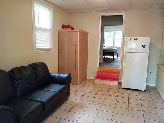 5th image of 409 Prince St #A