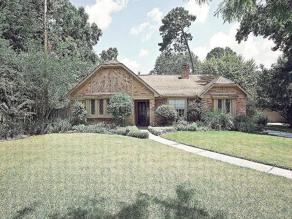 1st image of 2303 Parkdale Dr