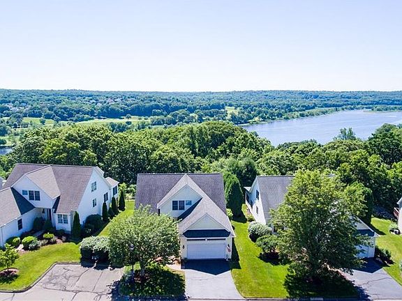 3rd image of 4 Waterford Ln