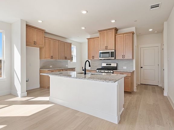 4th image of 9601 Dahlia Blvd