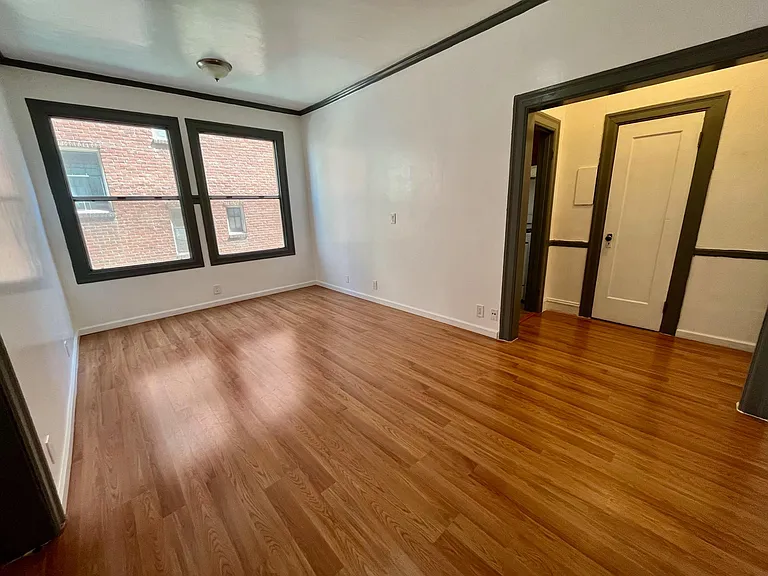 85 10th St #2 — Photo 4