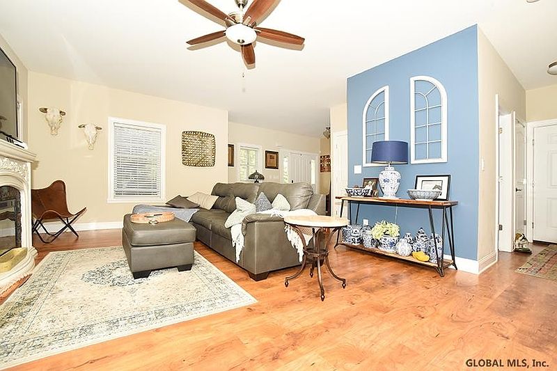 4th image of 551 ROWLAND Street