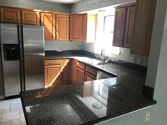 3rd image of 133 Summer Place Dr