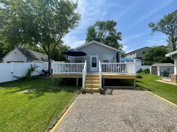 966 1/2 Newton St, Irving, NY 14081