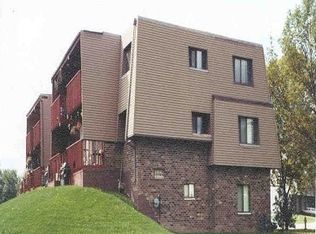 1067 Greenwood Ct APT 3, Oshkosh, WI 54901