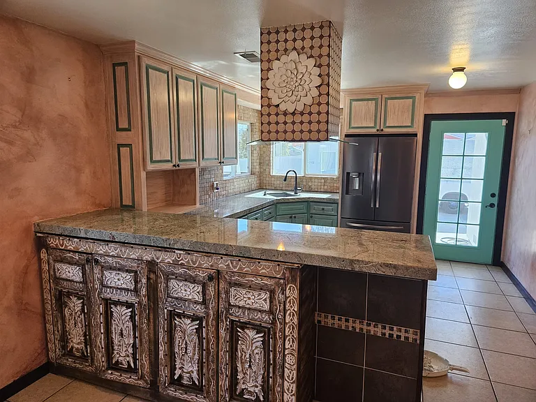 15011 S Mariposa Ave — Photo 3