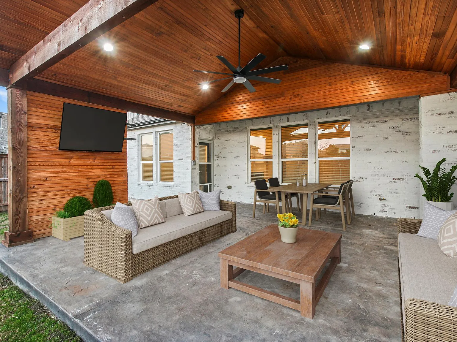5 bed, 3128 sqft, $4,495 — Photo 4