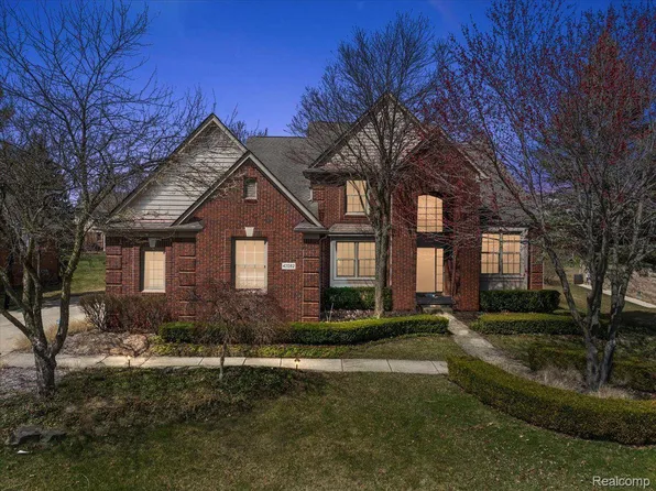 47082 Northumberland St, Novi, MI 48374