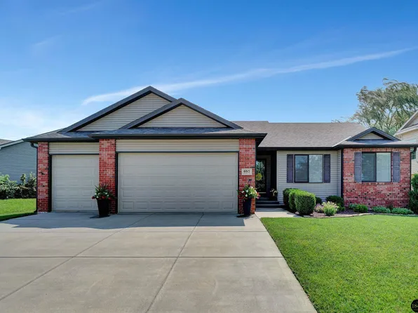 6815 Chandon Dr, Lincoln, NE 68526
