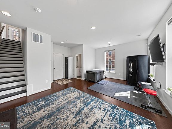 3rd image of 511 Triggerfish Dr #467
