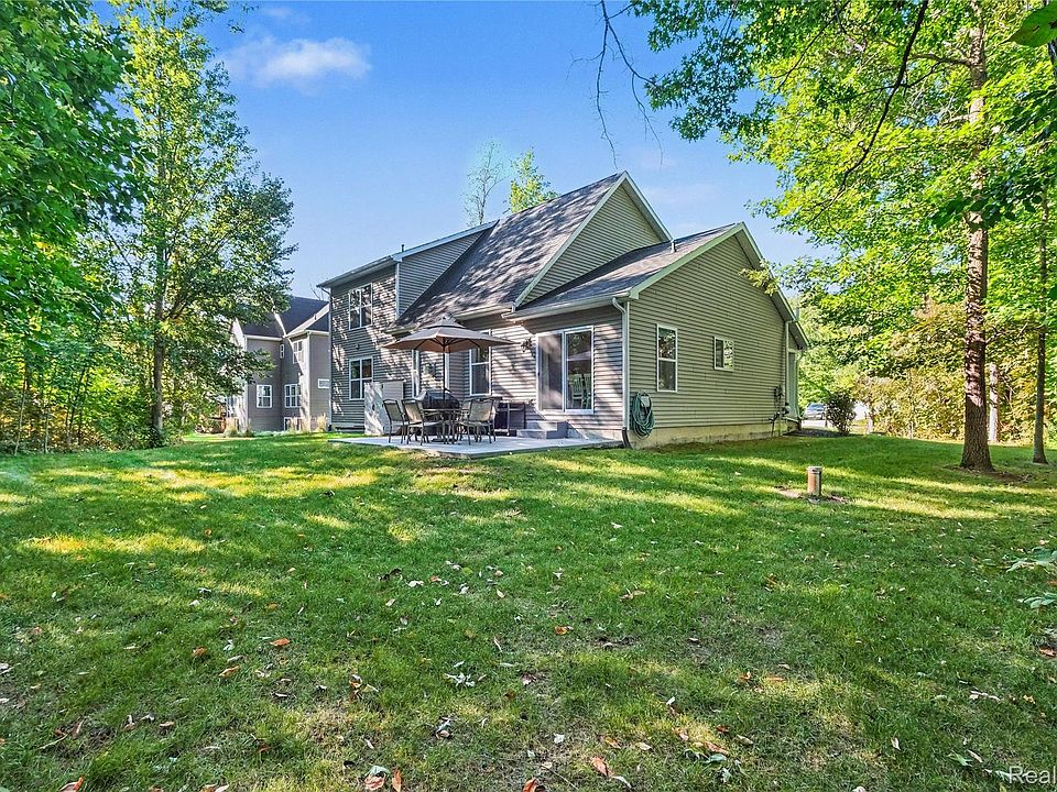 1084 Woods Edge Dr, photo 27