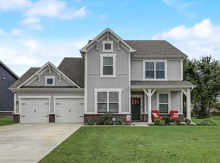 4679 W Meadow Lake Dr, New Palestine, IN