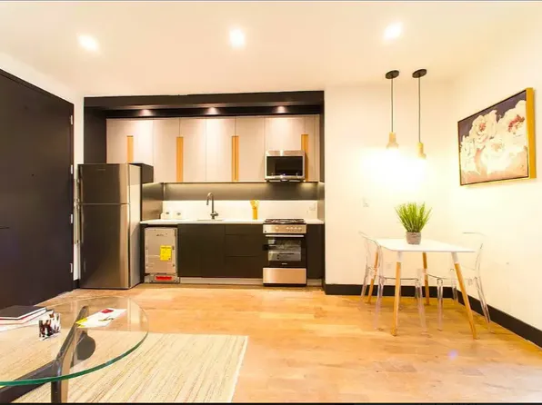 832 Lexington Avenue image 1 of 9