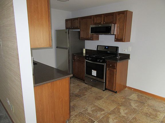 4th image of 310 Newport Ln APT D2