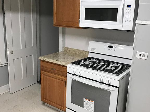 2nd image of 216 Carolina St