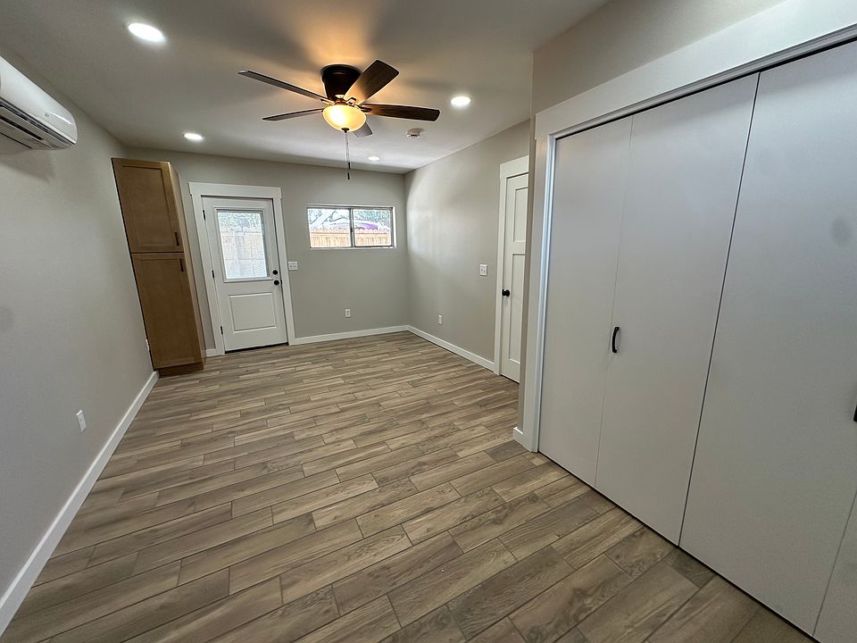 Spacious Bedroom with room for sitting area