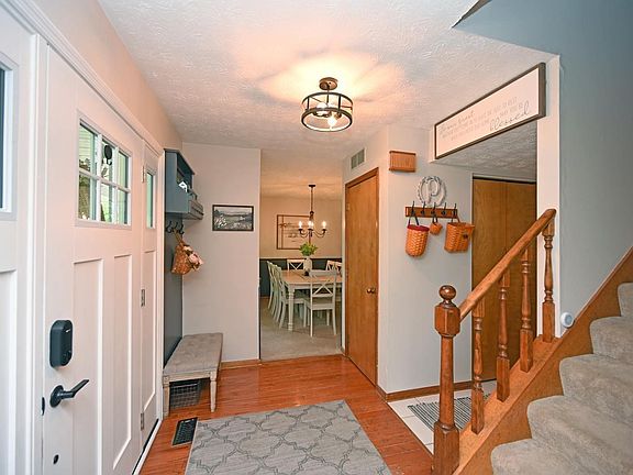 5th image of 525 Woodsdale Dr