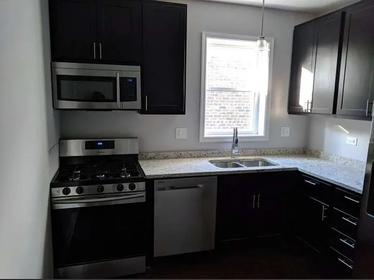 7827 S Loomis Blvd #1 — Photo 6