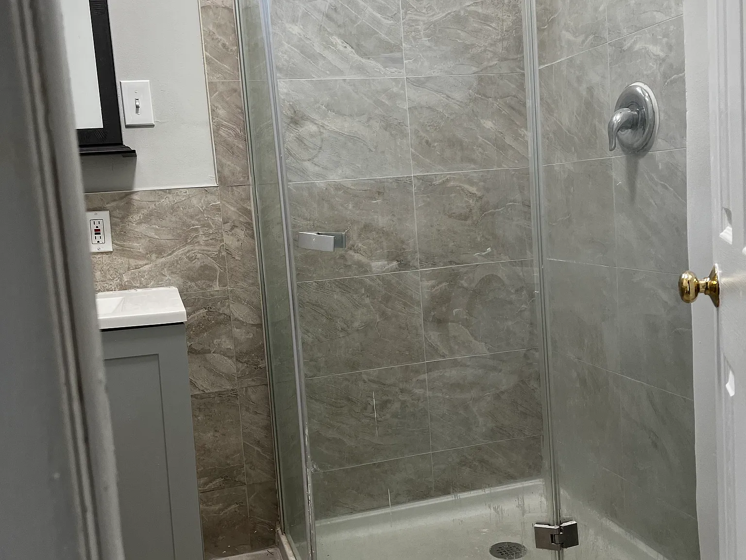 3 bed, 1000 sqft, $3,100 — Photo 3