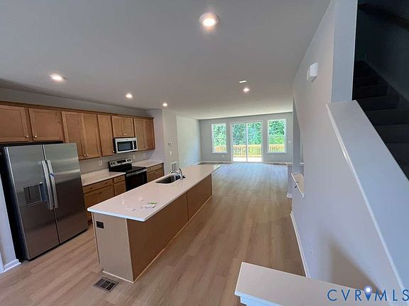 5th image of 419 Burden Dr