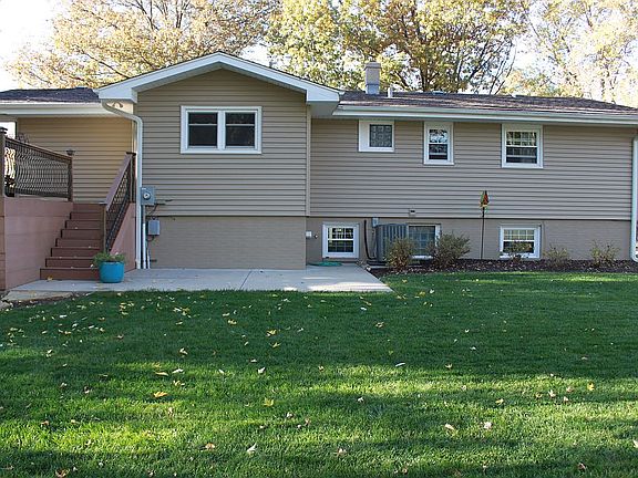 2nd image of 923 Skyline Dr