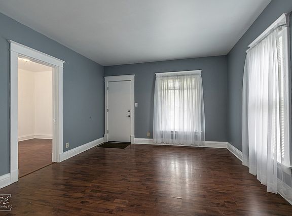 4th image of 301&303 Harwood St
