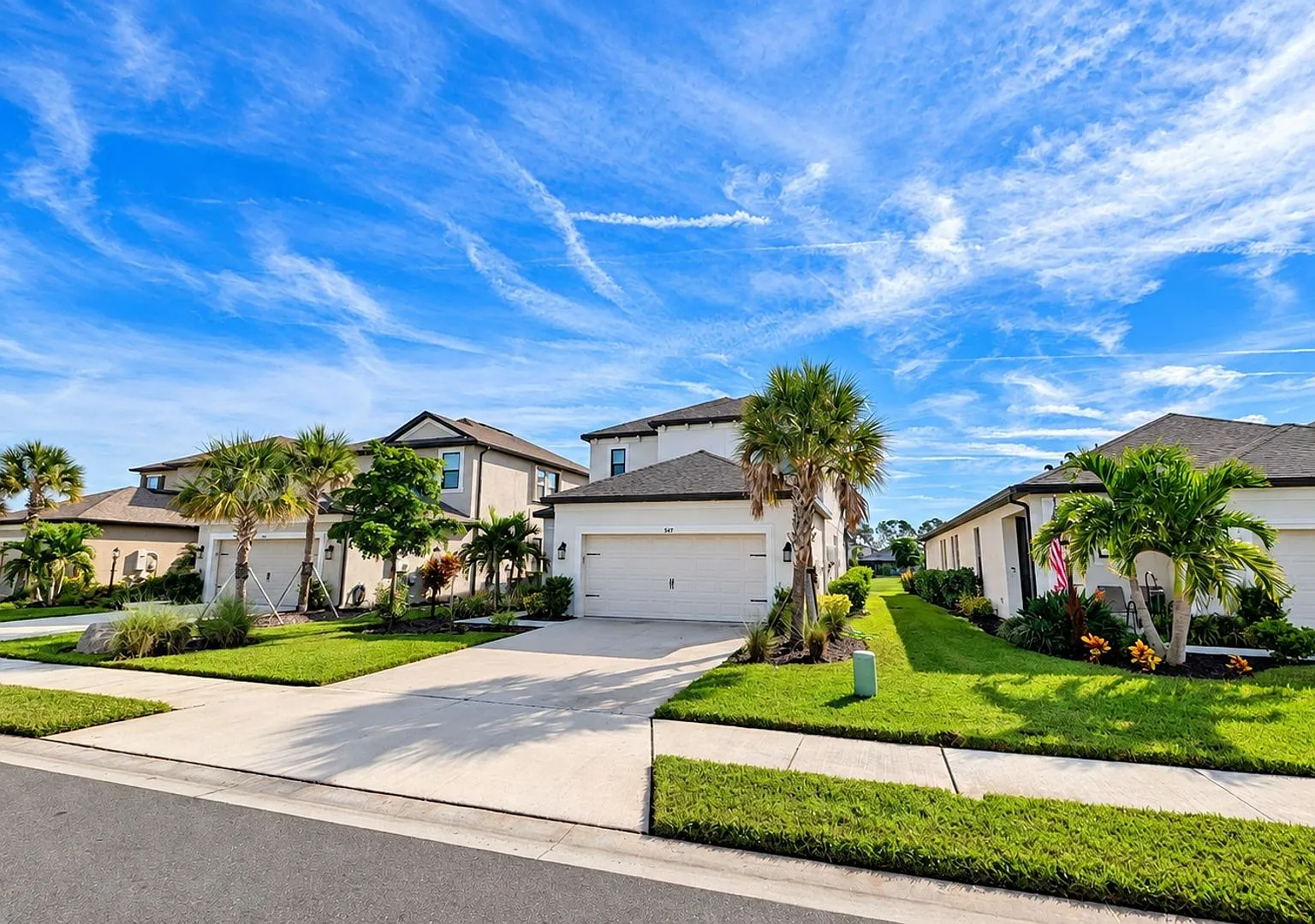 Seasonal/short term ONLY Almost brand new 3/4 SFH at Grandview community in Bradenton — Photo 2