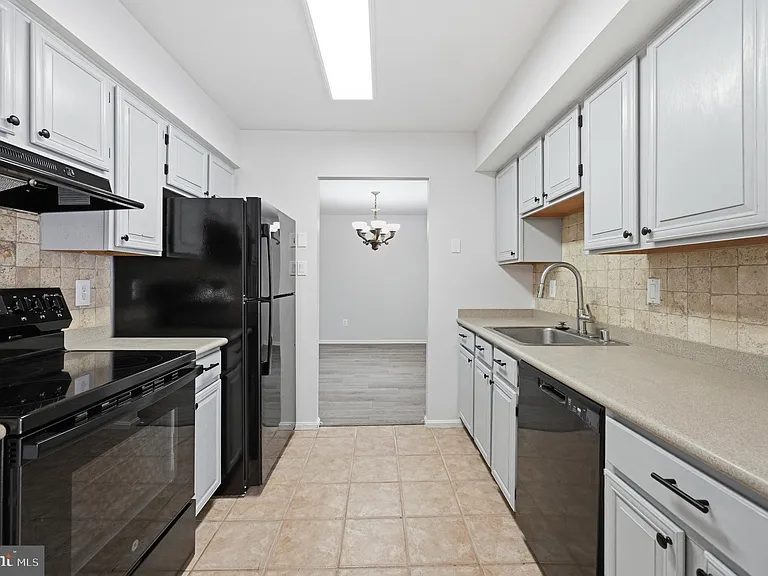 10609 Oxford Ct — Photo 8
