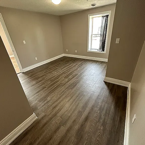 470 King St W #1 — Photo 4