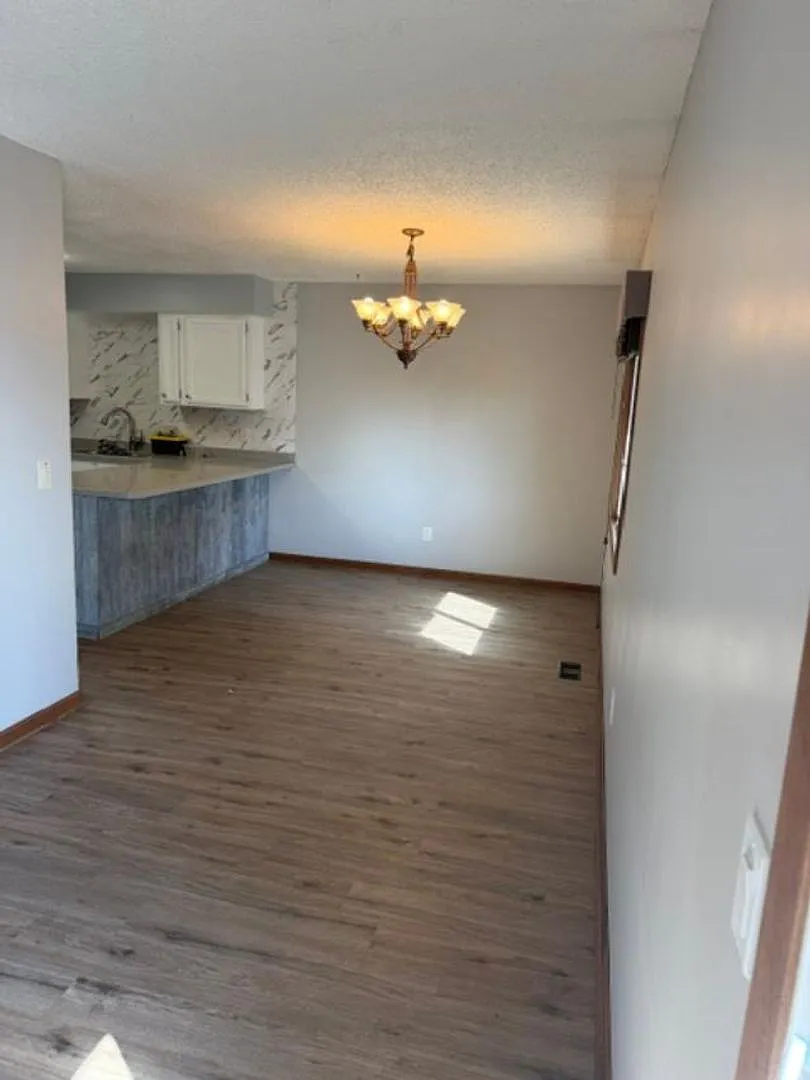 4 bedroom 2 bath house — Photo 2