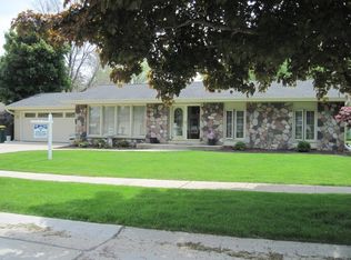 307 E Kendale Dr, Oak Creek, WI 53154