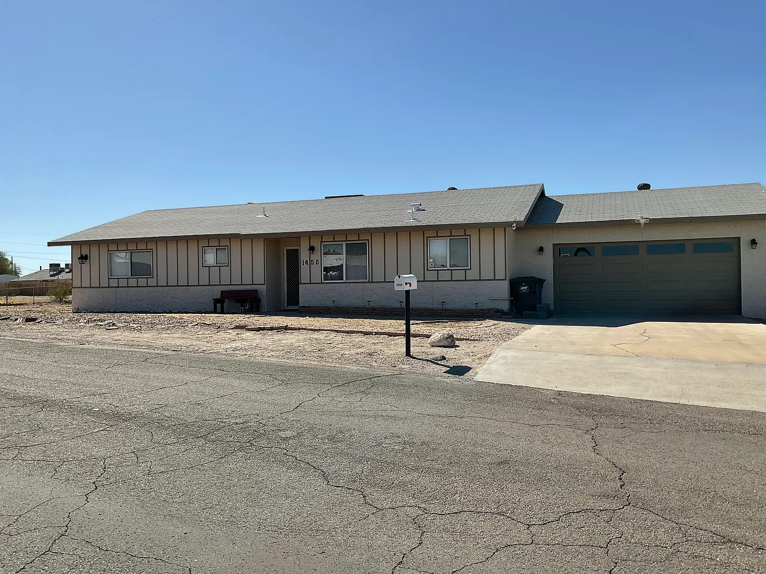 3 bed, 1924 sqft, $1,800 — Photo 1
