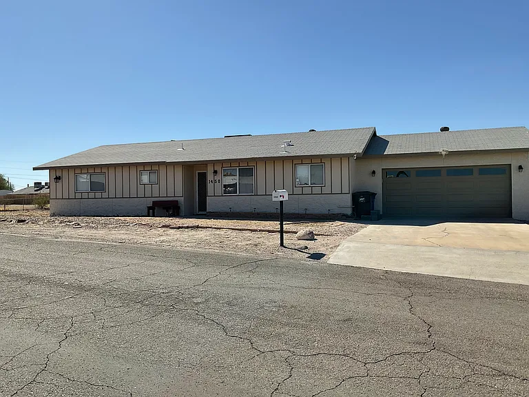 1450 Horseshoe Ln — Photo 1