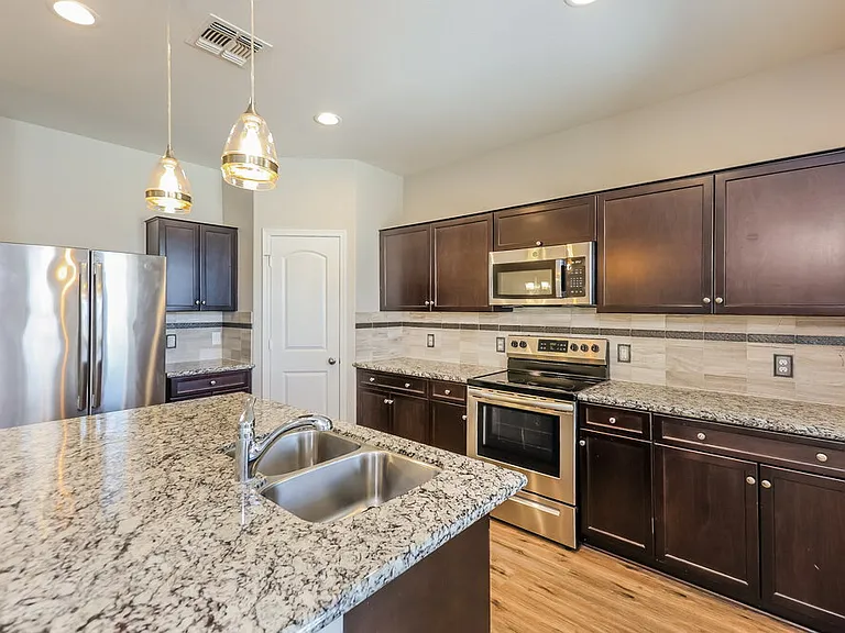 2444 W Tamarisk Ave — Photo 8