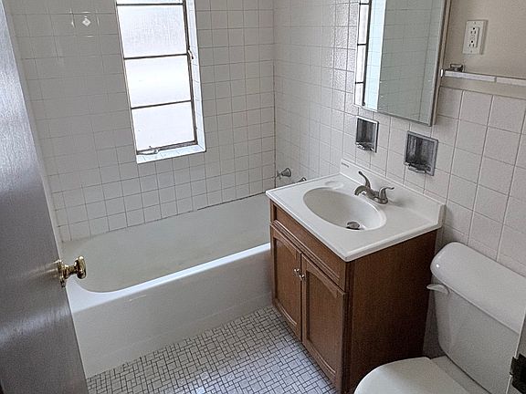 4th image of 12440 Highland Ave #1