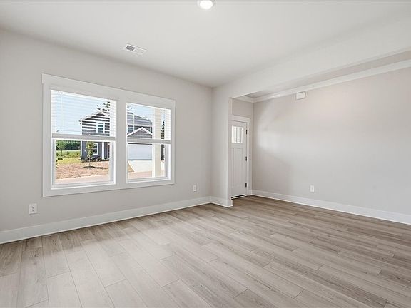 5th image of 226 Abraham Way