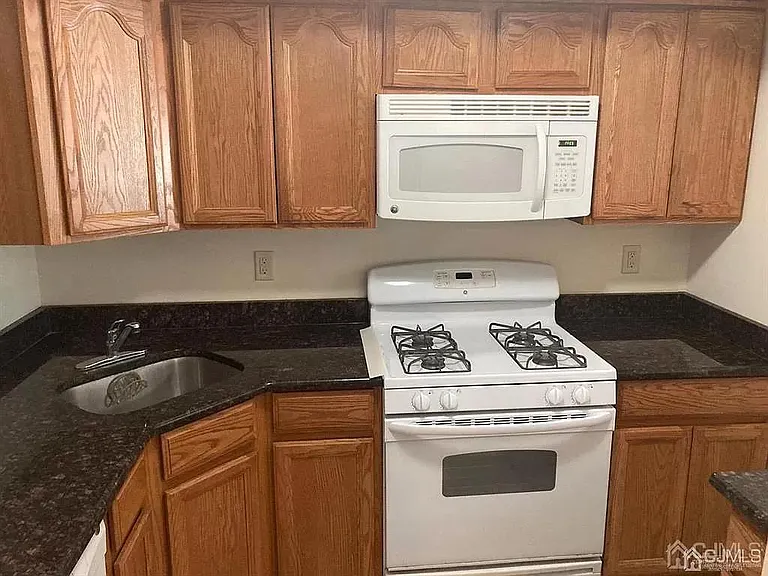 803 Jesse Way — Photo 1