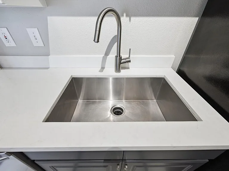4041 Drake St #113 — Photo 8