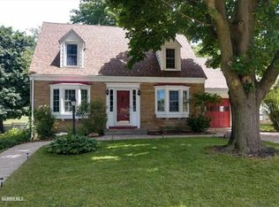 1233 S Seeley Ave, Freeport, IL 61032