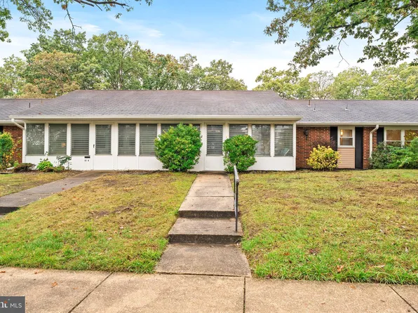 111 Edinburgh Ln, Lakewood, NJ 08701