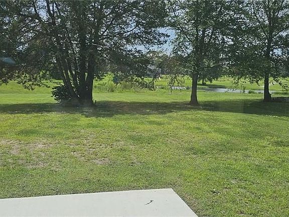 4th image of 1600 Country Club Dr