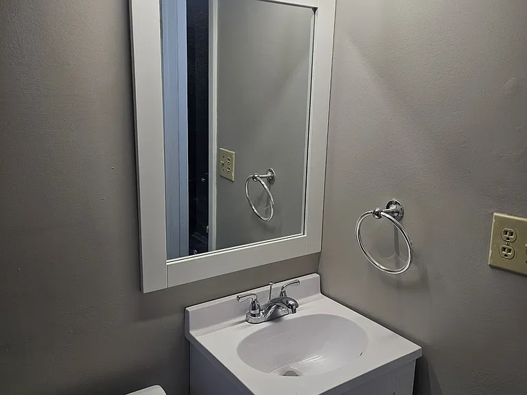 1062 Brentnell Ave — Photo 7