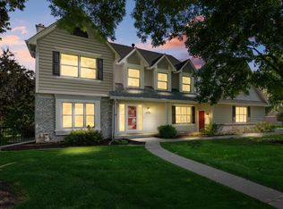 9878 Lee Dr, Eden Prairie, MN 55347