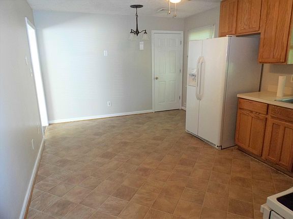 3rd image of 232 Arrowhead Dr