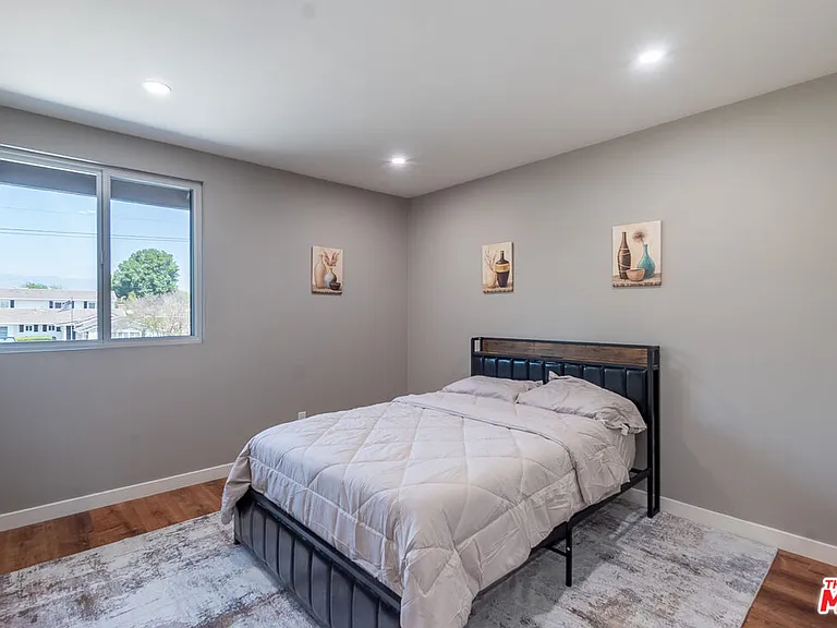 20454 Strathern St — Photo 21